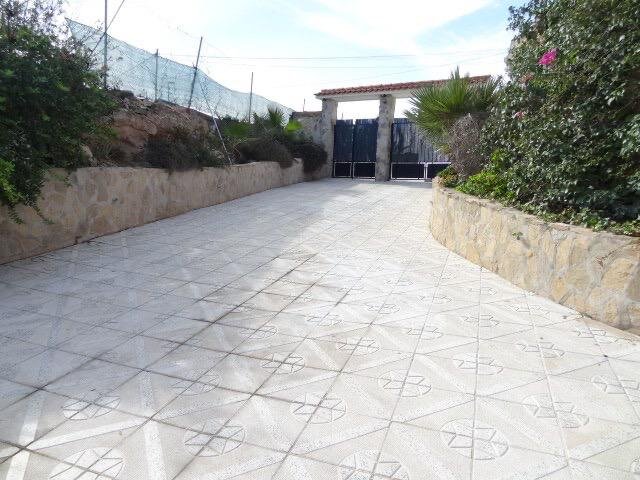 Resale - 8 Bedroom 3 Bathroom Finca in Orihuela - La Murada - Alicante Resale - 8 Bedroom 3 Bathroom Finca in Orihuela - La Murada - Alicante