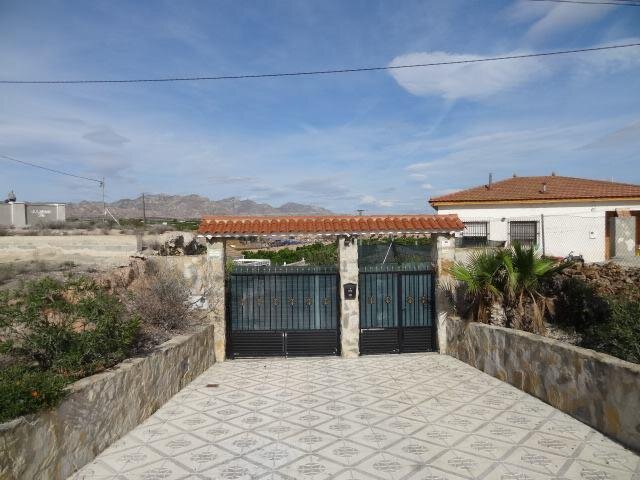 Resale - 8 Bedroom 3 Bathroom Finca in Orihuela - La Murada - Alicante Resale - 8 Bedroom 3 Bathroom Finca in Orihuela - La Murada - Alicante