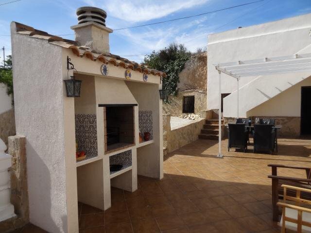 Resale - 8 Bedroom 3 Bathroom Finca in Orihuela - La Murada - Alicante Resale - 8 Bedroom 3 Bathroom Finca in Orihuela - La Murada - Alicante