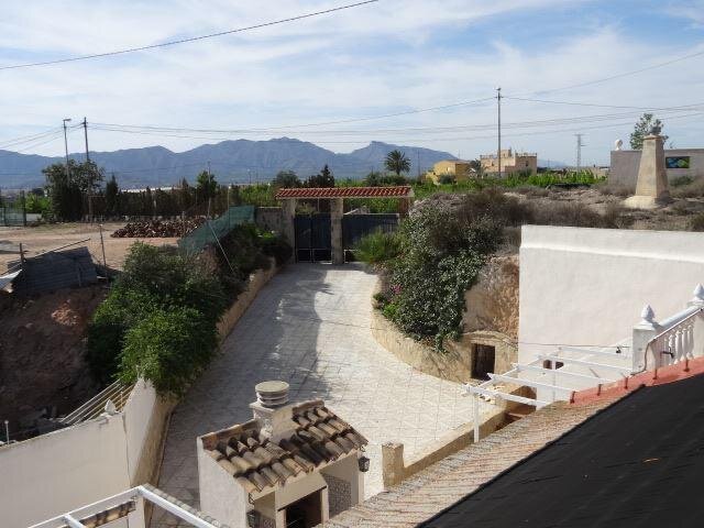 Resale - 8 Bedroom 3 Bathroom Finca in Orihuela - La Murada - Alicante Resale - 8 Bedroom 3 Bathroom Finca in Orihuela - La Murada - Alicante