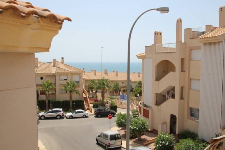 Resale - 3 Bedroom 2 Bathroom Bungalow in Orihuela Costa - Campoamor - Alicante Resale - 3 Bedroom 2 Bathroom Bungalow in Orihuela Costa - Campoamor - Alicante