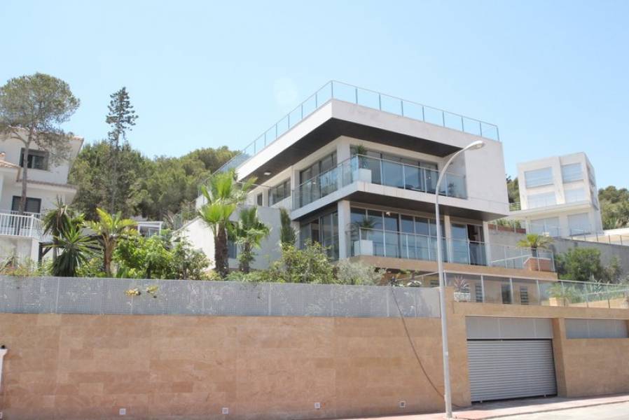 Resale - 4 Bedroom 4 Bathroom Villa in Orihuela Costa - Campoamor - Alicante Resale - 4 Bedroom 4 Bathroom Villa in Orihuela Costa - Campoamor - Alicante