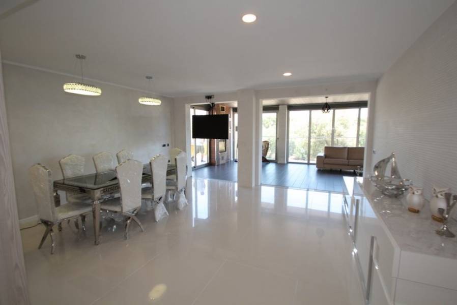 Resale - 4 Bedroom 4 Bathroom Villa in Orihuela Costa - Campoamor - Alicante Resale - 4 Bedroom 4 Bathroom Villa in Orihuela Costa - Campoamor - Alicante
