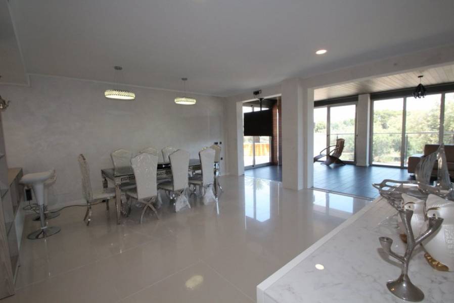Resale - 4 Bedroom 4 Bathroom Villa in Orihuela Costa - Campoamor - Alicante Resale - 4 Bedroom 4 Bathroom Villa in Orihuela Costa - Campoamor - Alicante