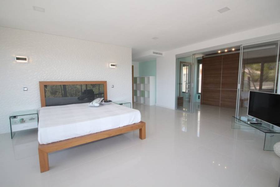 Resale - 4 Bedroom 4 Bathroom Villa in Orihuela Costa - Campoamor - Alicante Resale - 4 Bedroom 4 Bathroom Villa in Orihuela Costa - Campoamor - Alicante