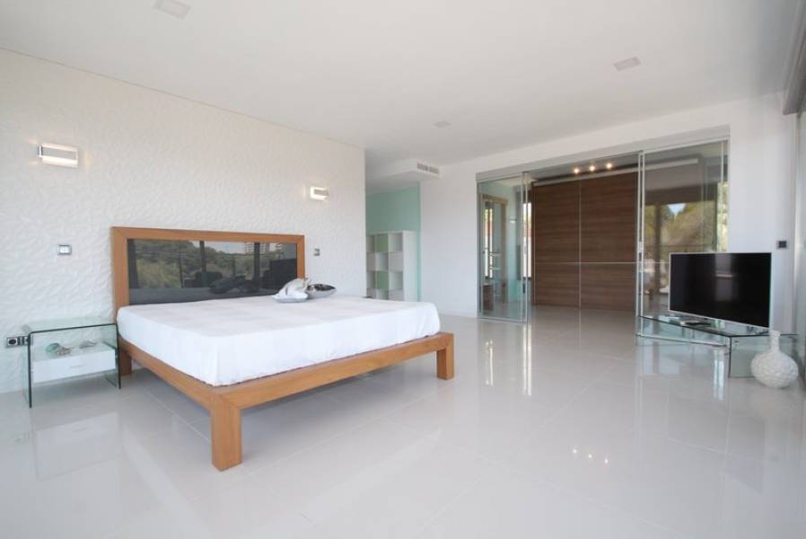 Resale - 4 Bedroom 4 Bathroom Villa in Orihuela Costa - Campoamor - Alicante Resale - 4 Bedroom 4 Bathroom Villa in Orihuela Costa - Campoamor - Alicante