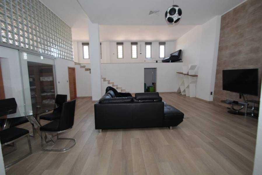 Resale - 4 Bedroom 4 Bathroom Villa in Orihuela Costa - Campoamor - Alicante Resale - 4 Bedroom 4 Bathroom Villa in Orihuela Costa - Campoamor - Alicante