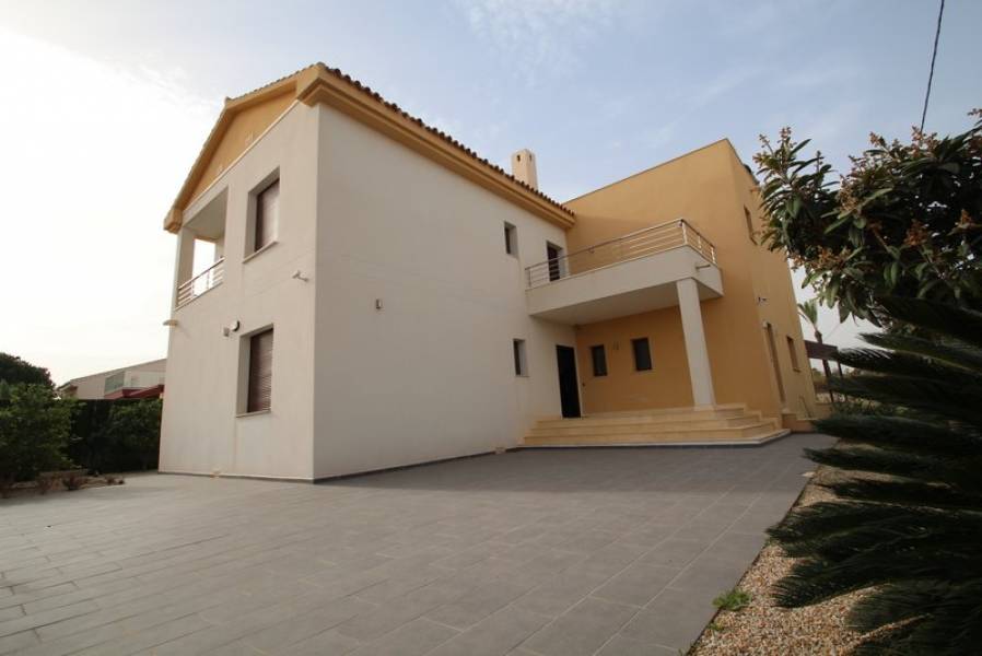 Resale - 5 Bedroom 5 Bathroom Villa in Orihuela Costa - Cabo Roig - Alicante Resale - 5 Bedroom 5 Bathroom Villa in Orihuela Costa - Cabo Roig - Alicante