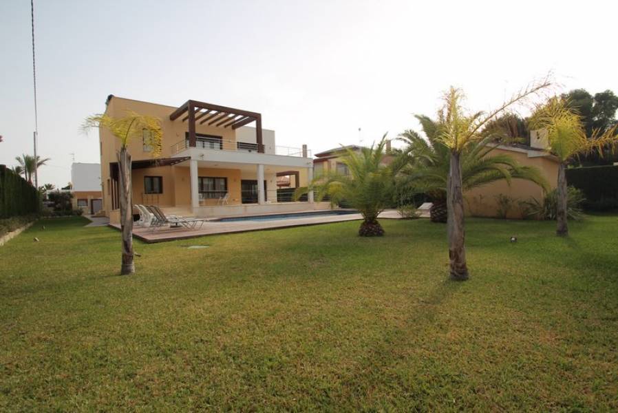 Resale - 5 Bedroom 5 Bathroom Villa in Orihuela Costa - Cabo Roig - Alicante Resale - 5 Bedroom 5 Bathroom Villa in Orihuela Costa - Cabo Roig - Alicante
