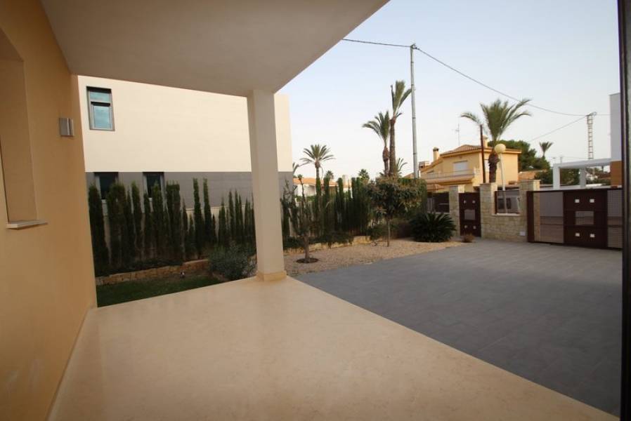 Resale - 5 Bedroom 5 Bathroom Villa in Orihuela Costa - Cabo Roig - Alicante Resale - 5 Bedroom 5 Bathroom Villa in Orihuela Costa - Cabo Roig - Alicante