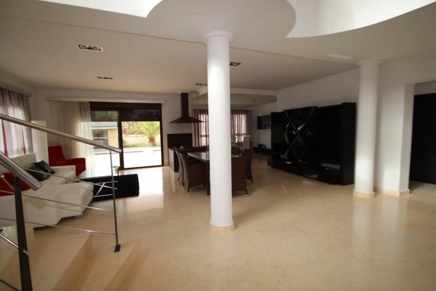 Resale - 5 Bedroom 5 Bathroom Villa in Orihuela Costa - Cabo Roig - Alicante Resale - 5 Bedroom 5 Bathroom Villa in Orihuela Costa - Cabo Roig - Alicante