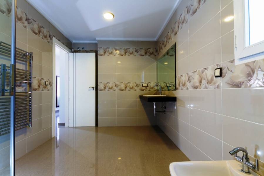 Resale - 4 Bedroom 4 Bathroom Villa in Orihuela Costa - Cabo Roig - Alicante Resale - 4 Bedroom 4 Bathroom Villa in Orihuela Costa - Cabo Roig - Alicante