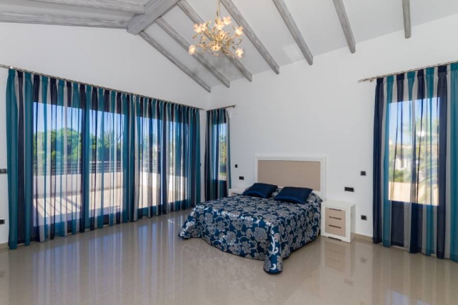 Resale - 4 Bedroom 4 Bathroom Villa in Orihuela Costa - Cabo Roig - Alicante Resale - 4 Bedroom 4 Bathroom Villa in Orihuela Costa - Cabo Roig - Alicante