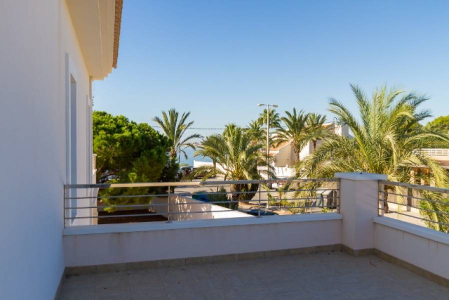 Resale - 4 Bedroom 4 Bathroom Villa in Orihuela Costa - Cabo Roig - Alicante Resale - 4 Bedroom 4 Bathroom Villa in Orihuela Costa - Cabo Roig - Alicante