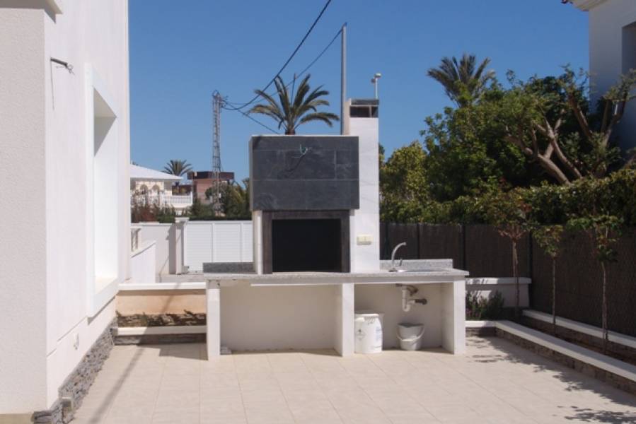 Resale - 4 Bedroom 4 Bathroom Villa in Orihuela Costa - Cabo Roig - Alicante Resale - 4 Bedroom 4 Bathroom Villa in Orihuela Costa - Cabo Roig - Alicante
