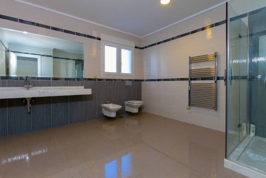 Resale - 4 Bedroom 4 Bathroom Villa in Orihuela Costa - Cabo Roig - Alicante Resale - 4 Bedroom 4 Bathroom Villa in Orihuela Costa - Cabo Roig - Alicante
