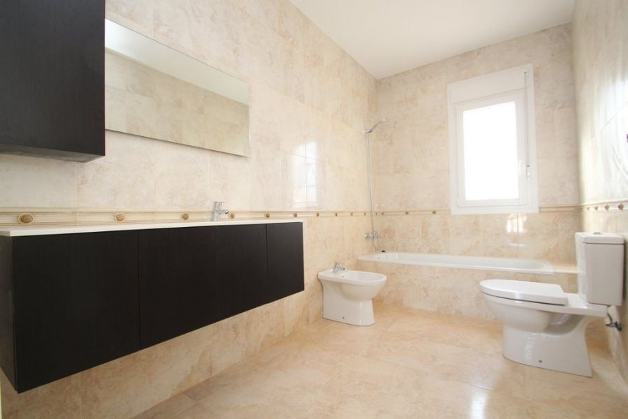 Resale - 4 Bedroom 4 Bathroom Villa in Orihuela Costa - Cabo Roig - Alicante Resale - 4 Bedroom 4 Bathroom Villa in Orihuela Costa - Cabo Roig - Alicante