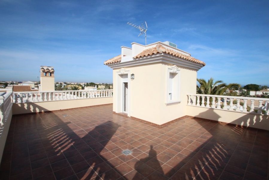 Resale - 4 Bedroom 4 Bathroom Villa in Orihuela Costa - Cabo Roig - Alicante Resale - 4 Bedroom 4 Bathroom Villa in Orihuela Costa - Cabo Roig - Alicante