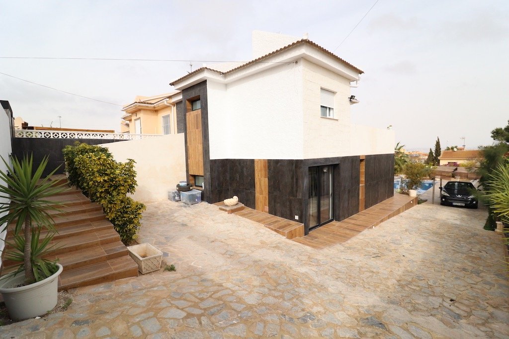 Resale - 3 Bedroom 3 Bathroom Villa in Torrevieja - Los balcones - Alicante Resale - 3 Bedroom 3 Bathroom Villa in Torrevieja - Los balcones - Alicante
