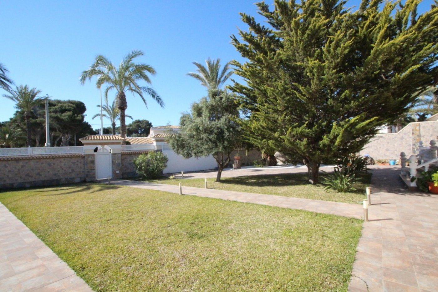 Resale - 5 Bedroom 5 Bathroom Villa in Orihuela Costa - Cabo Roig - Alicante Resale - 5 Bedroom 5 Bathroom Villa in Orihuela Costa - Cabo Roig - Alicante