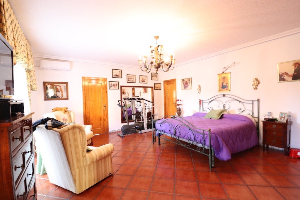 Resale - 5 Bedroom 3 Bathroom Villa in Torrevieja - El chaparral - Alicante Resale - 5 Bedroom 3 Bathroom Villa in Torrevieja - El chaparral - Alicante