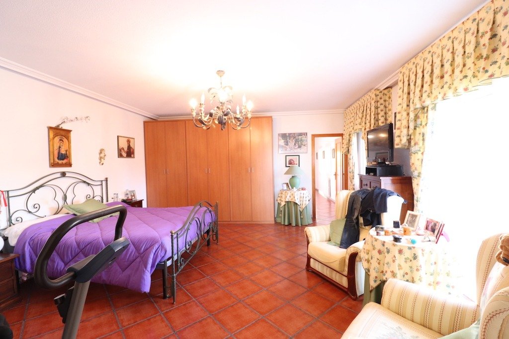 Resale - 5 Bedroom 3 Bathroom Villa in Torrevieja - El chaparral - Alicante Resale - 5 Bedroom 3 Bathroom Villa in Torrevieja - El chaparral - Alicante