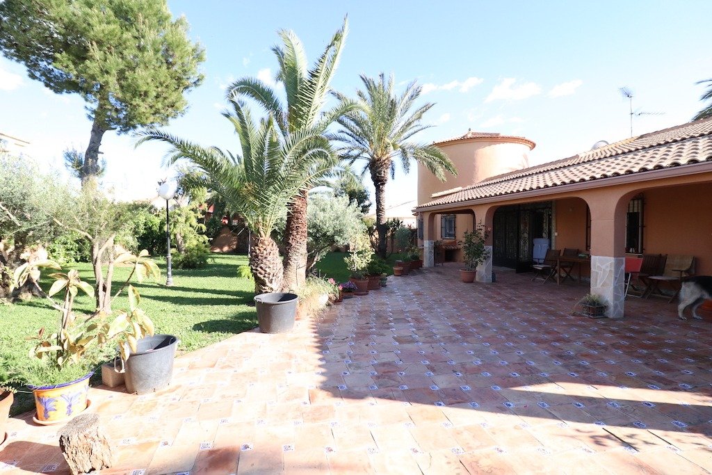 Resale - 5 Bedroom 3 Bathroom Villa in Torrevieja - El chaparral - Alicante Resale - 5 Bedroom 3 Bathroom Villa in Torrevieja - El chaparral - Alicante