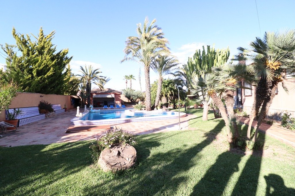 Resale - 5 Bedroom 3 Bathroom Villa in Torrevieja - El chaparral - Alicante Resale - 5 Bedroom 3 Bathroom Villa in Torrevieja - El chaparral - Alicante