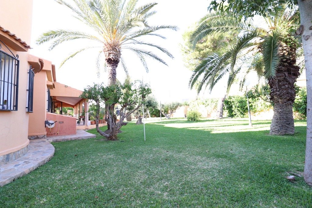 Resale - 5 Bedroom 3 Bathroom Villa in Torrevieja - El chaparral - Alicante Resale - 5 Bedroom 3 Bathroom Villa in Torrevieja - El chaparral - Alicante