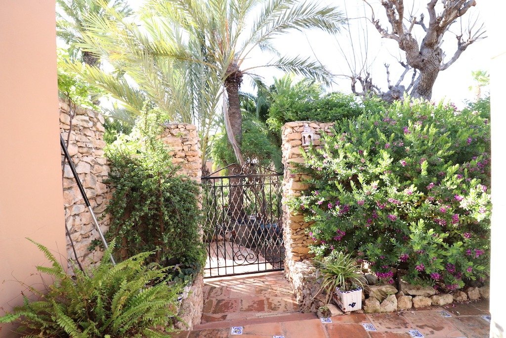 Resale - 5 Bedroom 3 Bathroom Villa in Torrevieja - El chaparral - Alicante Resale - 5 Bedroom 3 Bathroom Villa in Torrevieja - El chaparral - Alicante