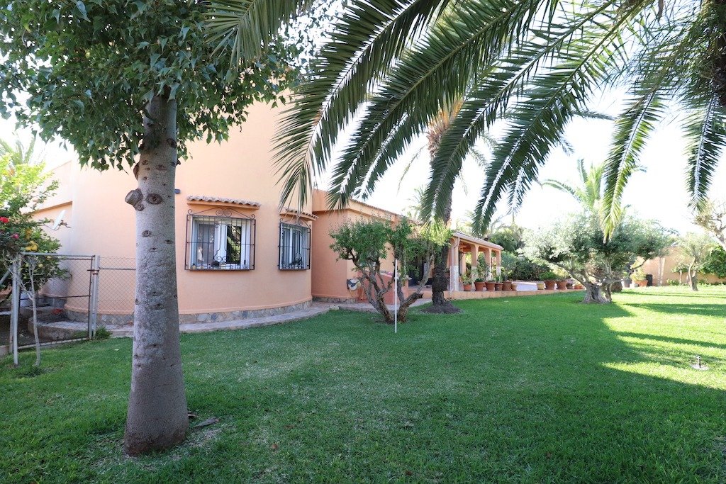 Resale - 5 Bedroom 3 Bathroom Villa in Torrevieja - El chaparral - Alicante Resale - 5 Bedroom 3 Bathroom Villa in Torrevieja - El chaparral - Alicante