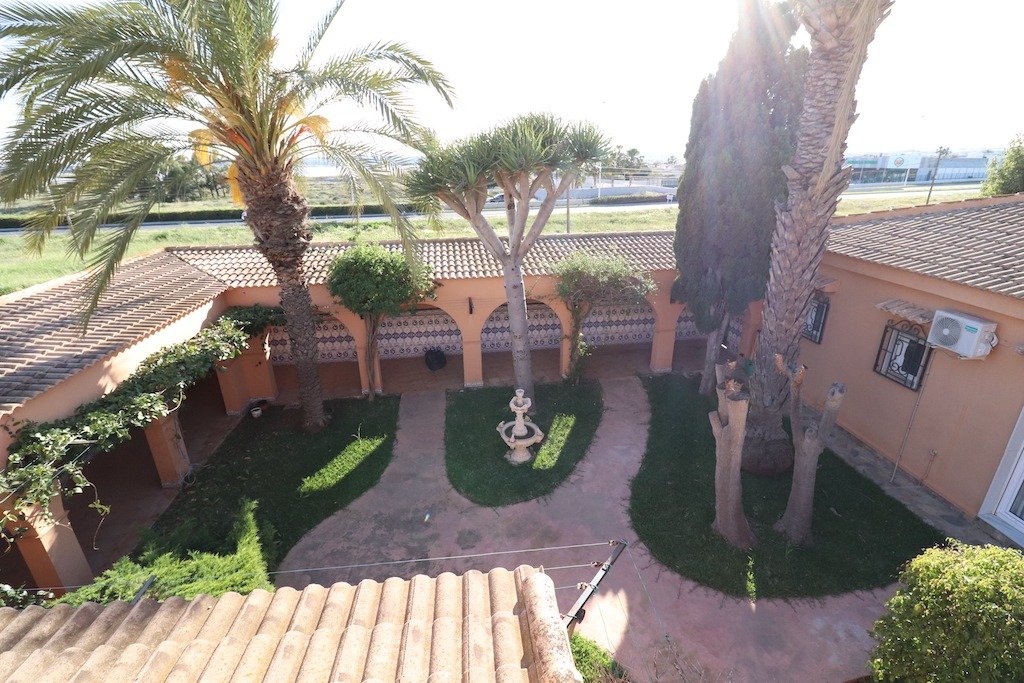 Resale - 5 Bedroom 3 Bathroom Villa in Torrevieja - El chaparral - Alicante Resale - 5 Bedroom 3 Bathroom Villa in Torrevieja - El chaparral - Alicante
