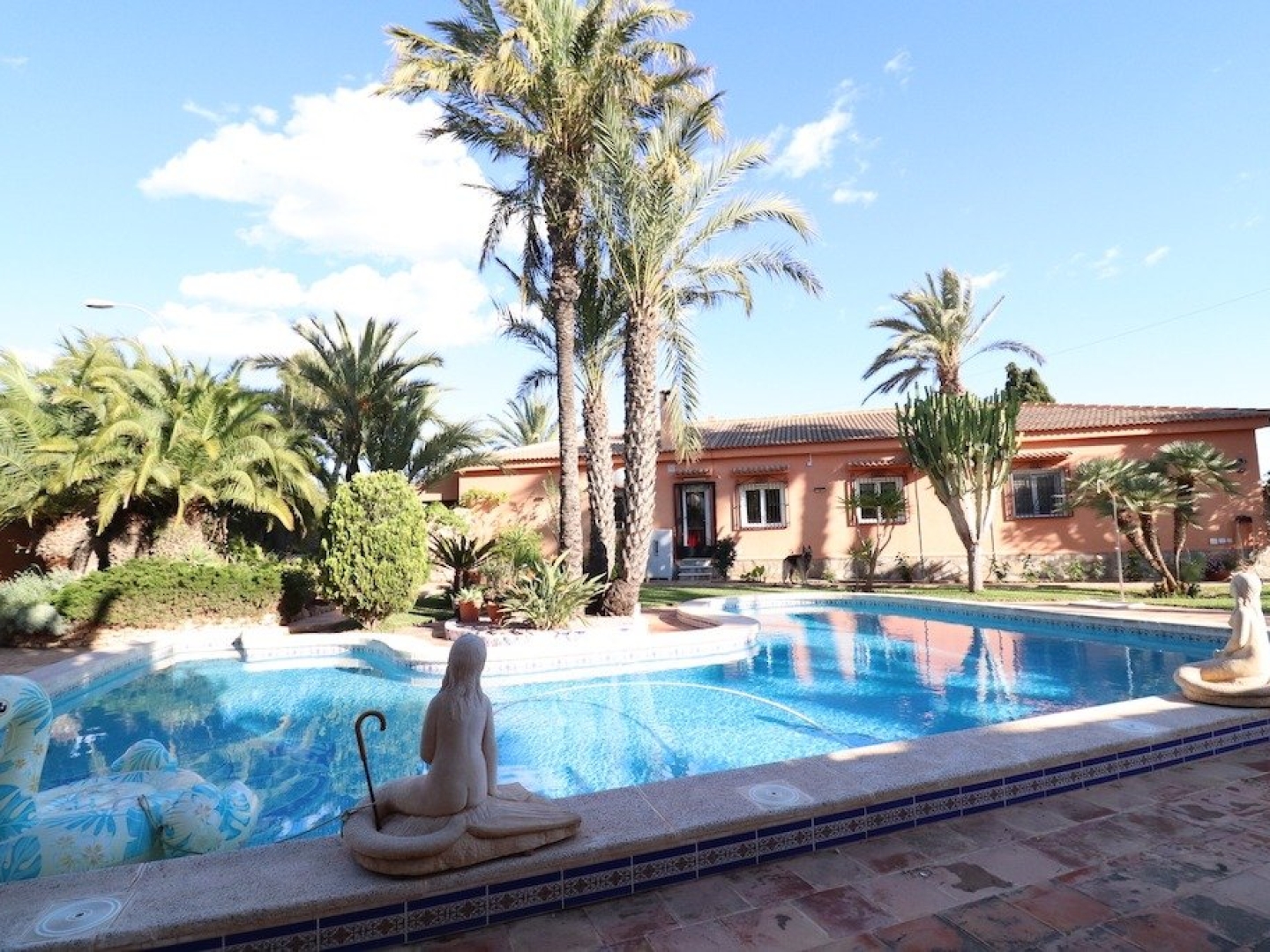 5 Bedroom 3 Bathroom Villa in Torrevieja