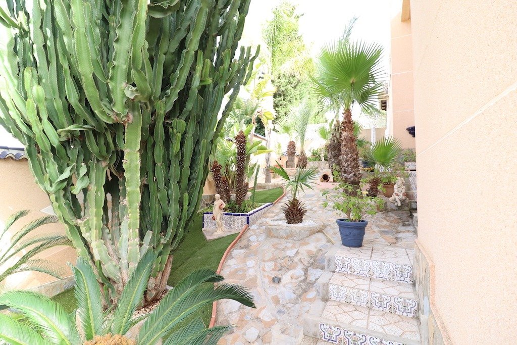 Resale - 4 Bedroom 2 Bathroom Villa in Torrevieja - Los balcones - Alicante Resale - 4 Bedroom 2 Bathroom Villa in Torrevieja - Los balcones - Alicante