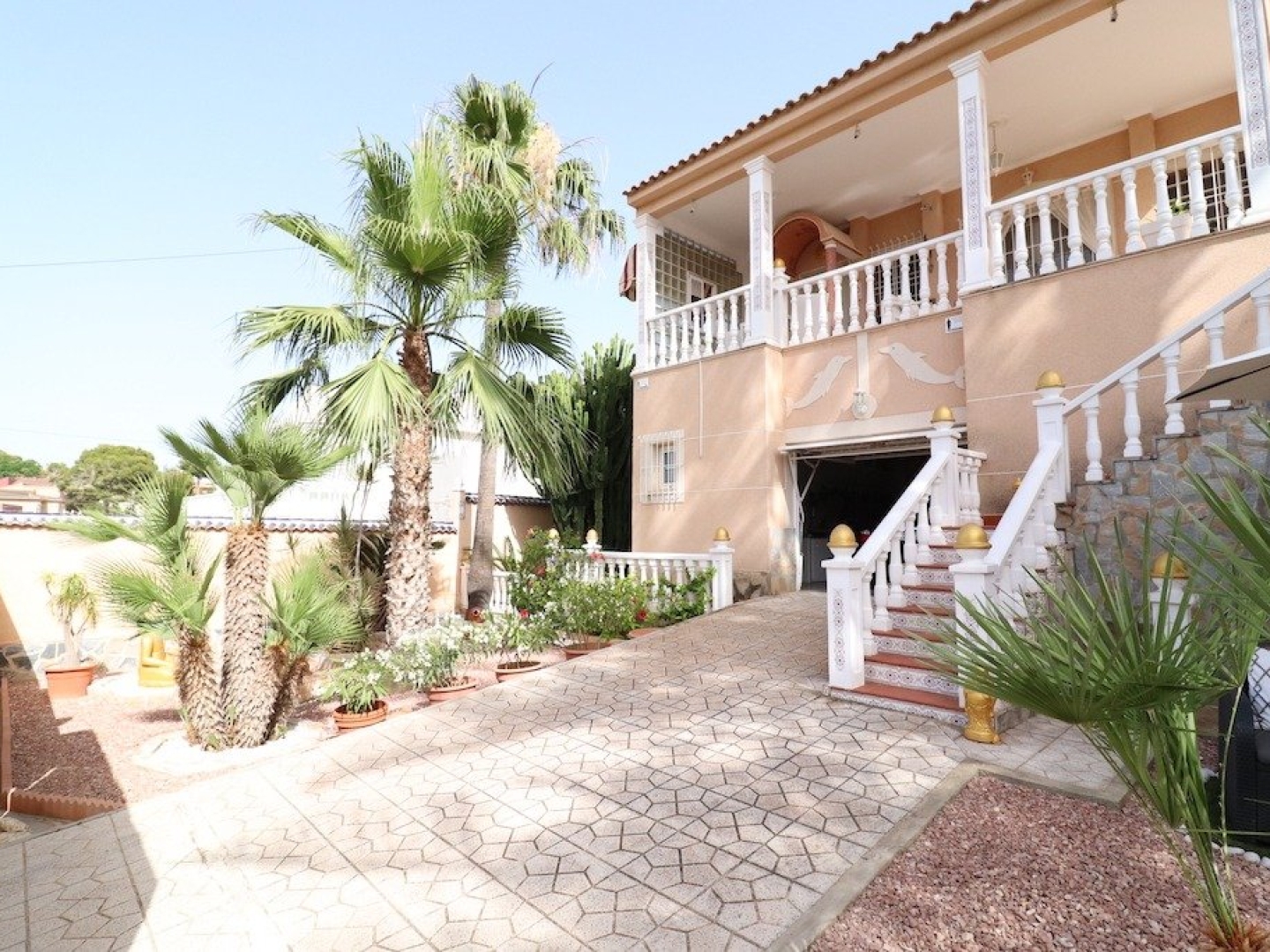 4 Bedroom 2 Bathroom Villa in Torrevieja