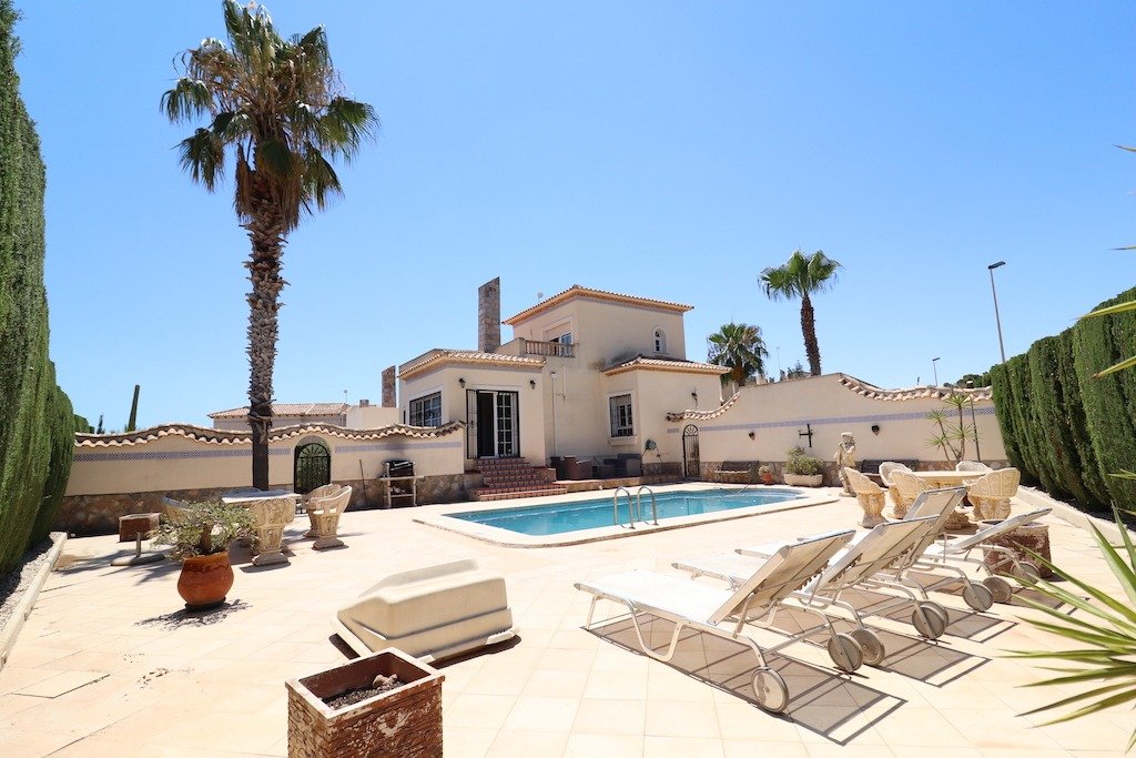 Resale - 3 Bedroom 2 Bathroom Villa in Orihuela Costa - Las Ramblas - Alicante Resale - 3 Bedroom 2 Bathroom Villa in Orihuela Costa - Las Ramblas - Alicante