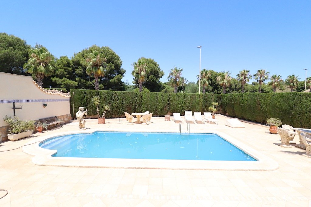 Resale - 3 Bedroom 2 Bathroom Villa in Orihuela Costa - Las Ramblas - Alicante Resale - 3 Bedroom 2 Bathroom Villa in Orihuela Costa - Las Ramblas - Alicante