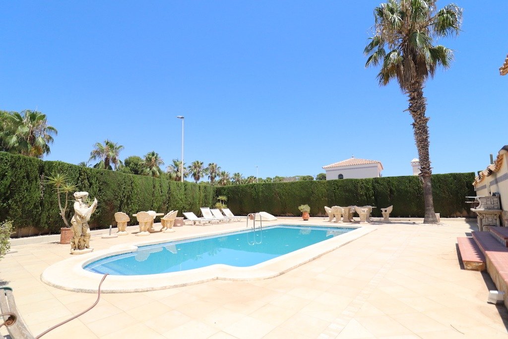 Resale - 3 Bedroom 2 Bathroom Villa in Orihuela Costa - Las Ramblas - Alicante Resale - 3 Bedroom 2 Bathroom Villa in Orihuela Costa - Las Ramblas - Alicante