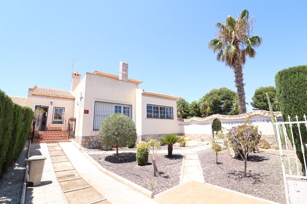 Resale - 3 Bedroom 2 Bathroom Villa in Orihuela Costa - Las Ramblas - Alicante Resale - 3 Bedroom 2 Bathroom Villa in Orihuela Costa - Las Ramblas - Alicante