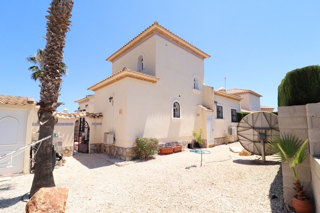 Resale - 3 Bedroom 2 Bathroom Villa in Orihuela Costa - Las Ramblas - Alicante Resale - 3 Bedroom 2 Bathroom Villa in Orihuela Costa - Las Ramblas - Alicante