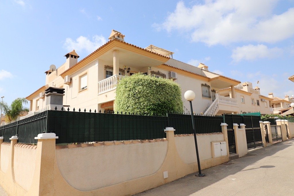 Resale - 2 Bedroom 1 Bathroom Bungalow in Orihuela Costa - PAU 8 - Alicante Resale - 2 Bedroom 1 Bathroom Bungalow in Orihuela Costa - PAU 8 - Alicante
