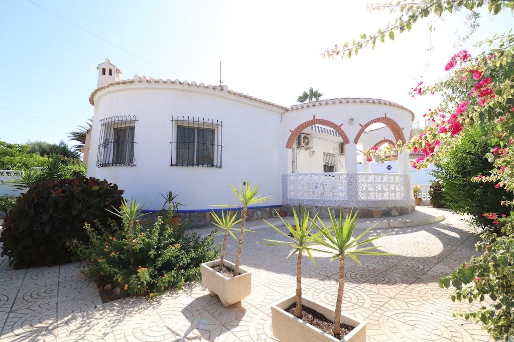 Resale - 4 Bedroom 2 Bathroom Villa in Torrevieja - El chaparral - Alicante Resale - 4 Bedroom 2 Bathroom Villa in Torrevieja - El chaparral - Alicante