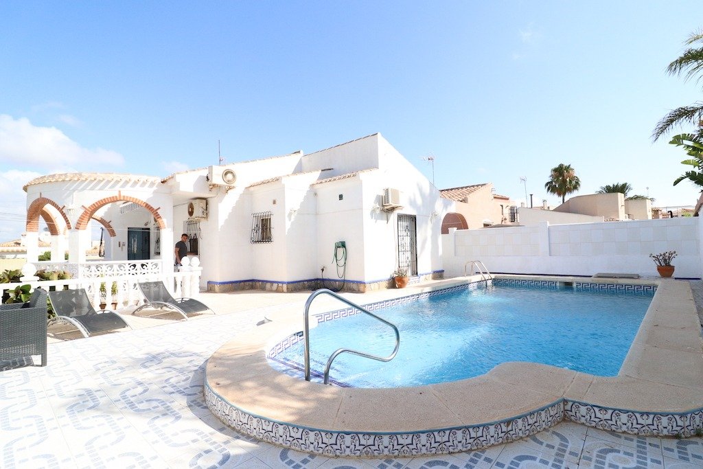 Resale - 4 Bedroom 2 Bathroom Villa in Torrevieja - El chaparral - Alicante Resale - 4 Bedroom 2 Bathroom Villa in Torrevieja - El chaparral - Alicante