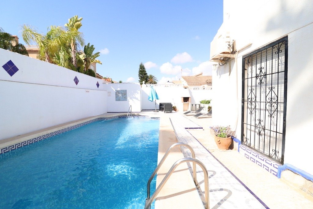 Resale - 4 Bedroom 2 Bathroom Villa in Torrevieja - El chaparral - Alicante Resale - 4 Bedroom 2 Bathroom Villa in Torrevieja - El chaparral - Alicante