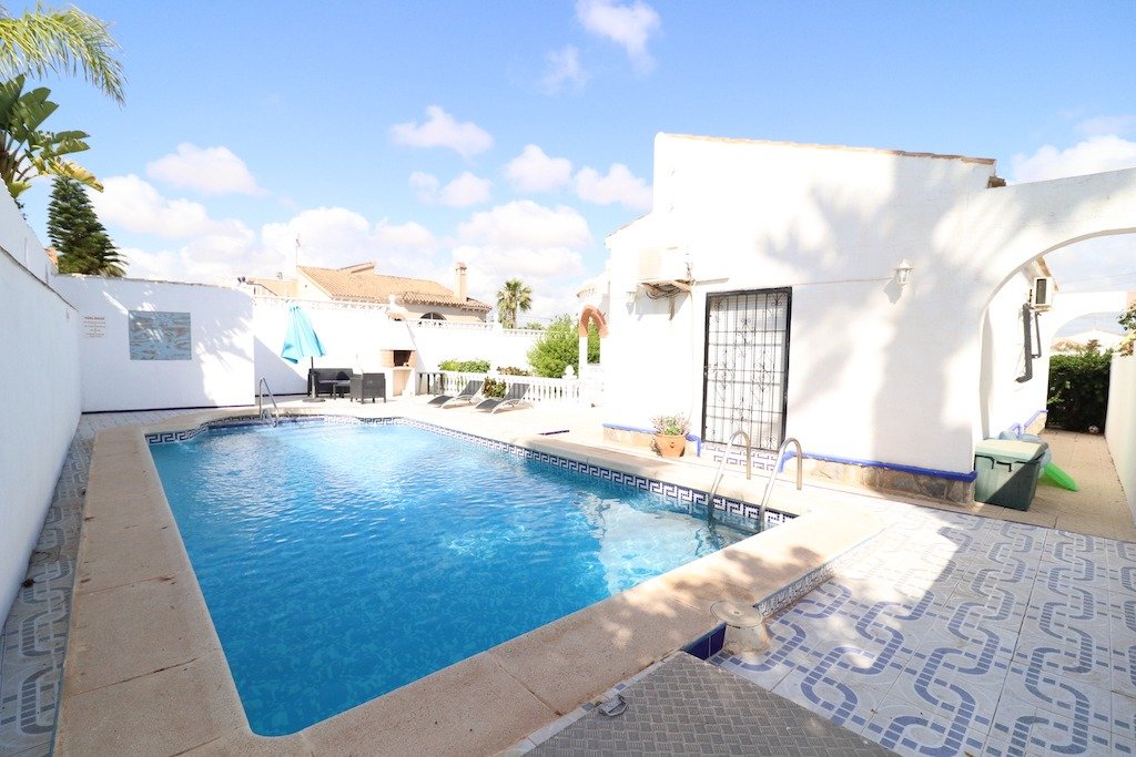 Resale - 4 Bedroom 2 Bathroom Villa in Torrevieja - El chaparral - Alicante Resale - 4 Bedroom 2 Bathroom Villa in Torrevieja - El chaparral - Alicante