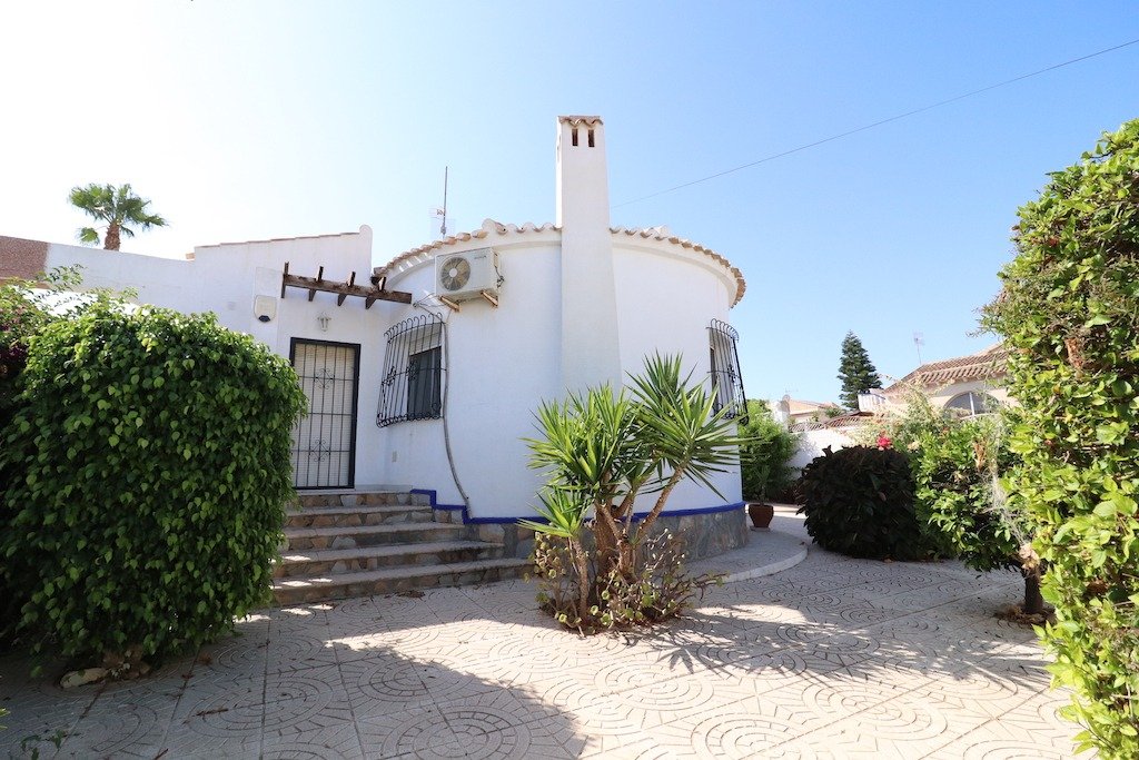 Resale - 4 Bedroom 2 Bathroom Villa in Torrevieja - El chaparral - Alicante Resale - 4 Bedroom 2 Bathroom Villa in Torrevieja - El chaparral - Alicante