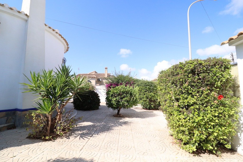 Resale - 4 Bedroom 2 Bathroom Villa in Torrevieja - El chaparral - Alicante Resale - 4 Bedroom 2 Bathroom Villa in Torrevieja - El chaparral - Alicante