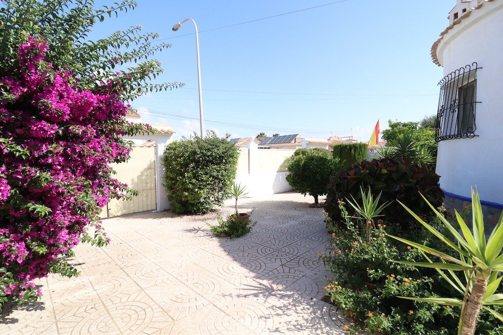 Resale - 4 Bedroom 2 Bathroom Villa in Torrevieja - El chaparral - Alicante Resale - 4 Bedroom 2 Bathroom Villa in Torrevieja - El chaparral - Alicante