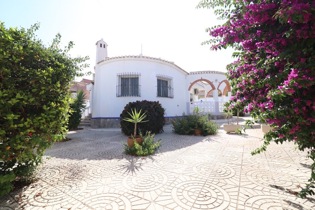 Resale - 4 Bedroom 2 Bathroom Villa in Torrevieja - El chaparral - Alicante Resale - 4 Bedroom 2 Bathroom Villa in Torrevieja - El chaparral - Alicante