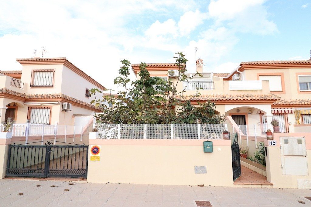 Resale - 4 Bedroom 2 Bathroom Villa in Pilar de la Horadada - La Torre de la Horadada - Alicante Resale - 4 Bedroom 2 Bathroom Villa in Pilar de la Horadada - La Torre de la Horadada - Alicante